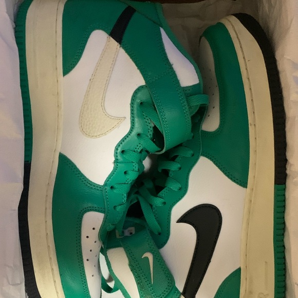 Nike Air Force 1 Mid LV8 - Picture 11 of 11